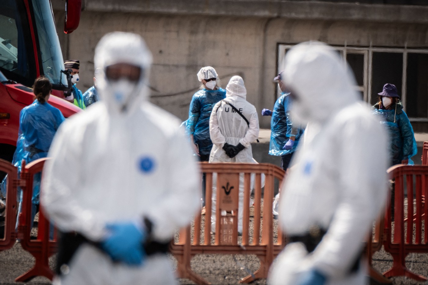 Unul dintre francezii repatriaţi de pe nava cu hantavirus prezintă simptome. Toți au fost plasaţi în „izolare strictă”
