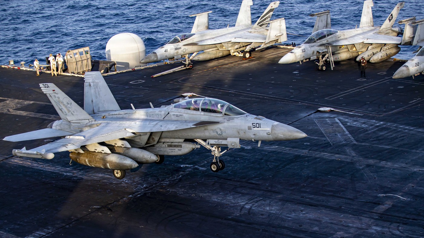 Două avioane de vânătoare americane F/A-18 s-au ciocnit