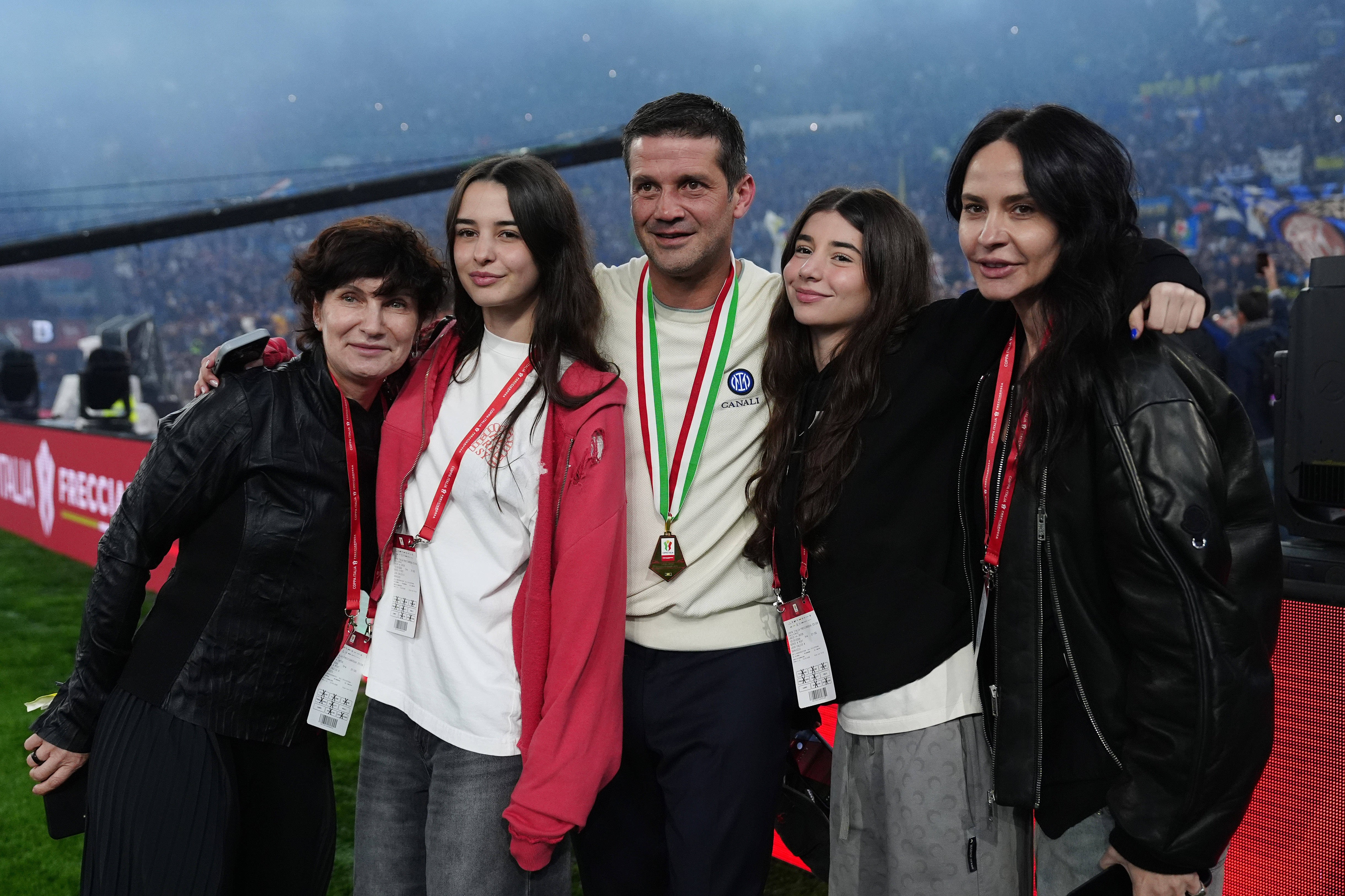 Când stadionul se golește, rămâne familia. Cristi Chivu și fetele lui, Natalia și Anastasia