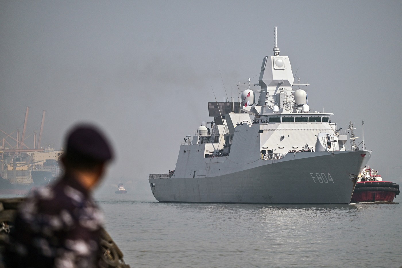 China anunță că a alungat o fregată olandeză din marea pe care Beijingul o revendică integral