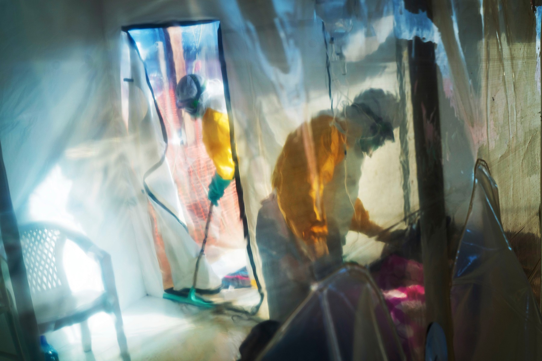 65 de oameni au murit după ce un focar de Ebola a izbucnit în Congo. Nu există vaccin pentru tulpina depistată
