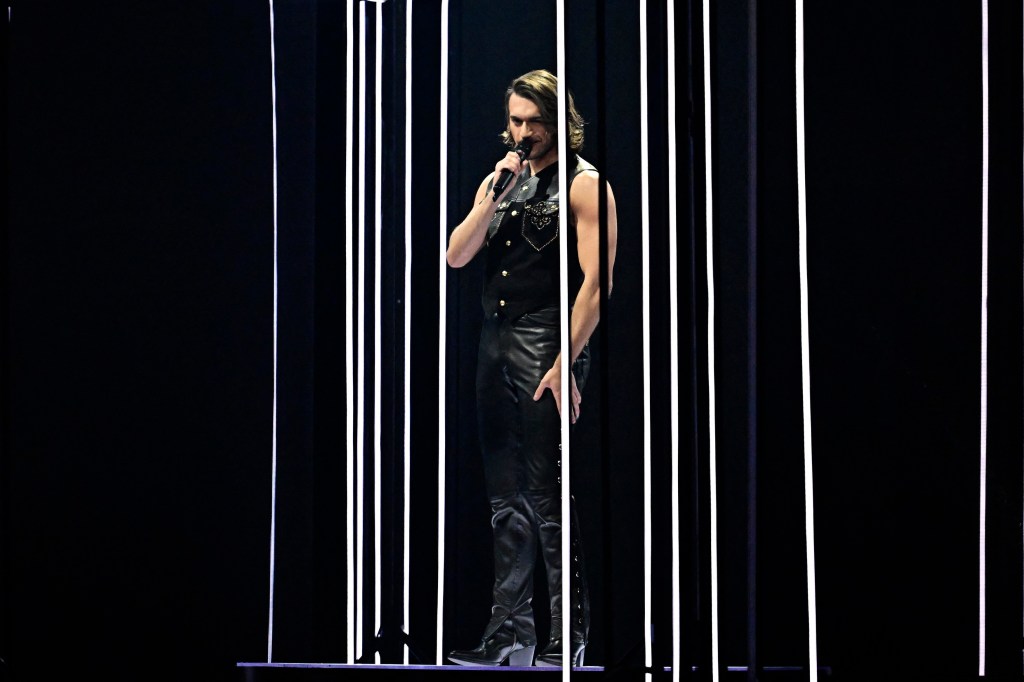 Aidan Cassar reprezintă Malta la Eurovision 2026 cu piesa „Bella". Foto: Tobias SCHWARZ / AFP / Profimedia