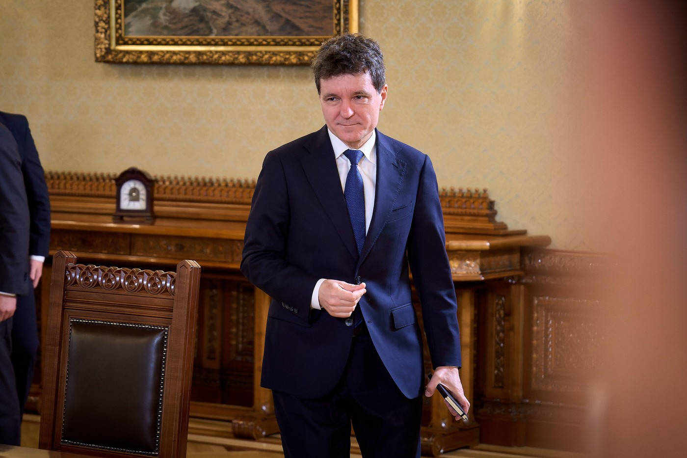 Fără fum alb la Cotroceni. Numele premierului nu se anunță nici azi, dar trei variante sunt vehiculate tot mai mult. PSD l-ar susține pe omul lui Băsescu