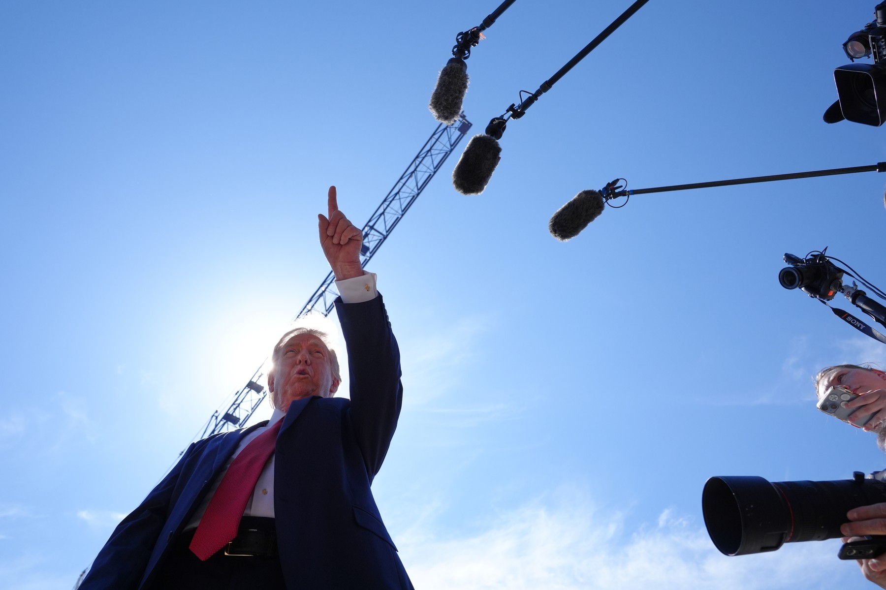 Trump, „la o oră distanță” de reluarea atacurilor asupra Iranului. Nou termen