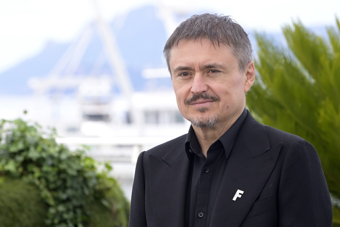 Ce spune Cristian Mungiu despre noul său film „Fjord”, ovaţionat îndelung la premiera de la Cannes. Pelicula, printre favorite la câștigarea trofeului Palme d’Or