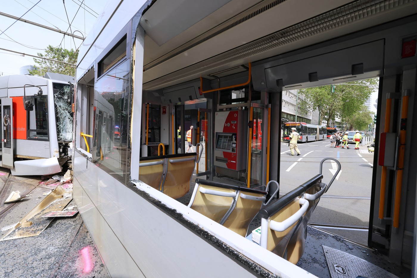 Accident grav în Germania. Zeci de răniți după ciocnirea a două tramvaie la Dusseldor