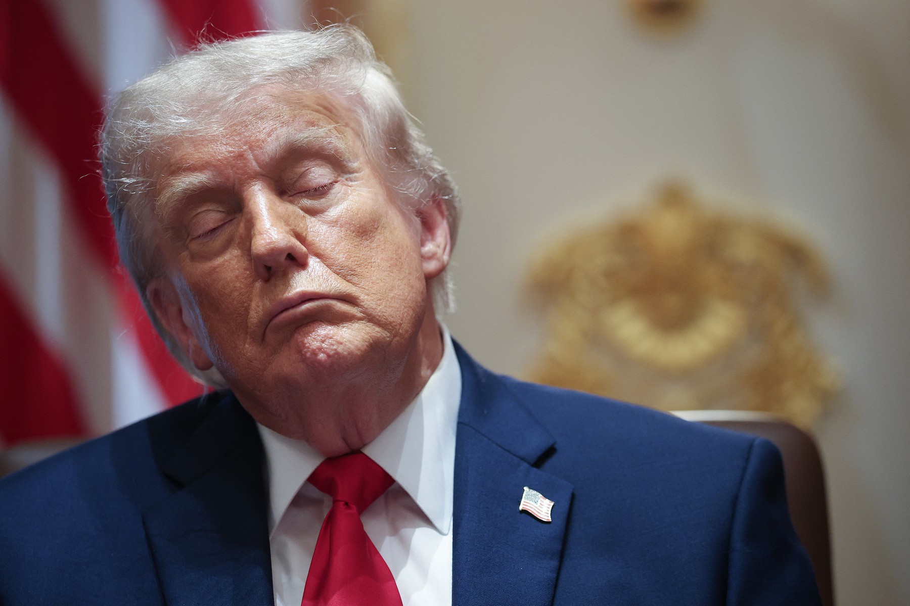 Trump amenință că va „pulveriza” Omanul, un aliat al SUA, într-o aparentă nouă confuzie