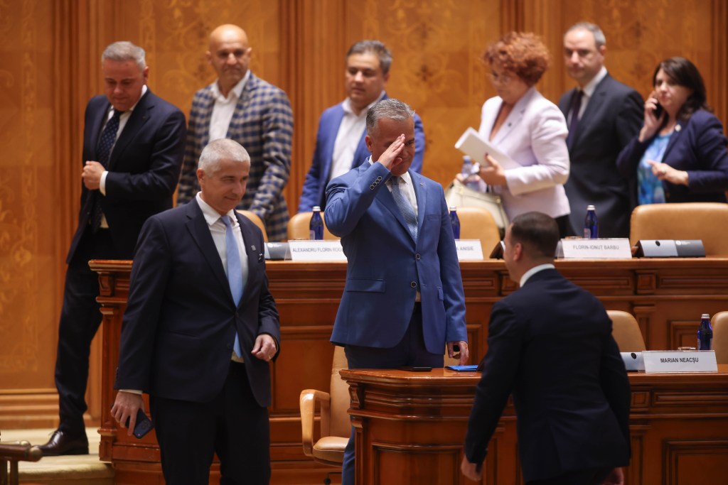 Adrian Veștea, la votul de învestire de la Palatul Parlamentului, București, 22 iunie 2026. FOTO: Inquam Photos / George Călin