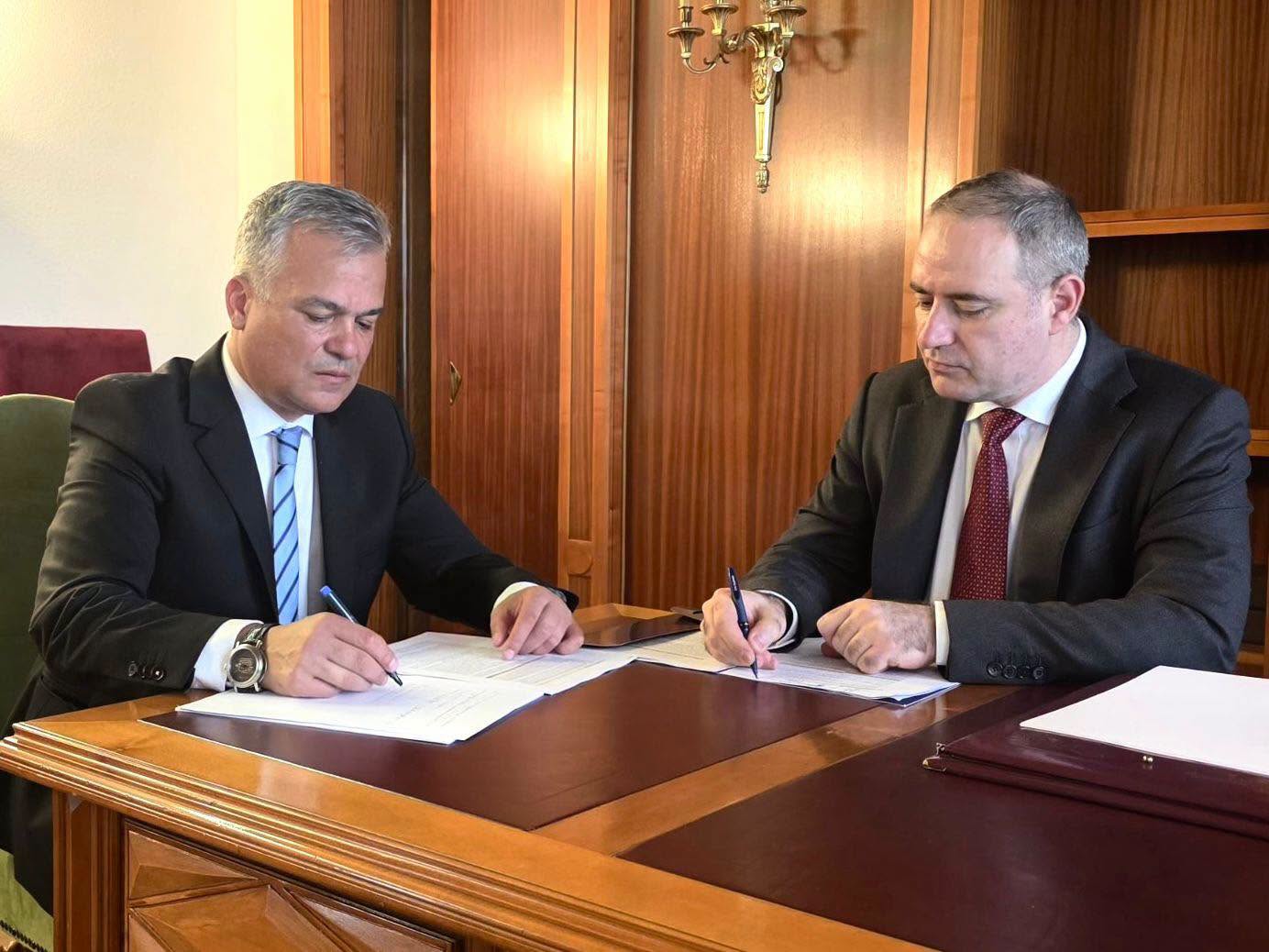 Veștea și Nazare discută finanțele României, risc "junk"