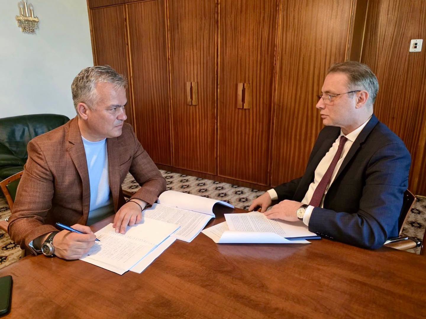 Adrian Veștea îl propune pe Luca Niculescu la Externe; Aderarea la OCDE, prioritate