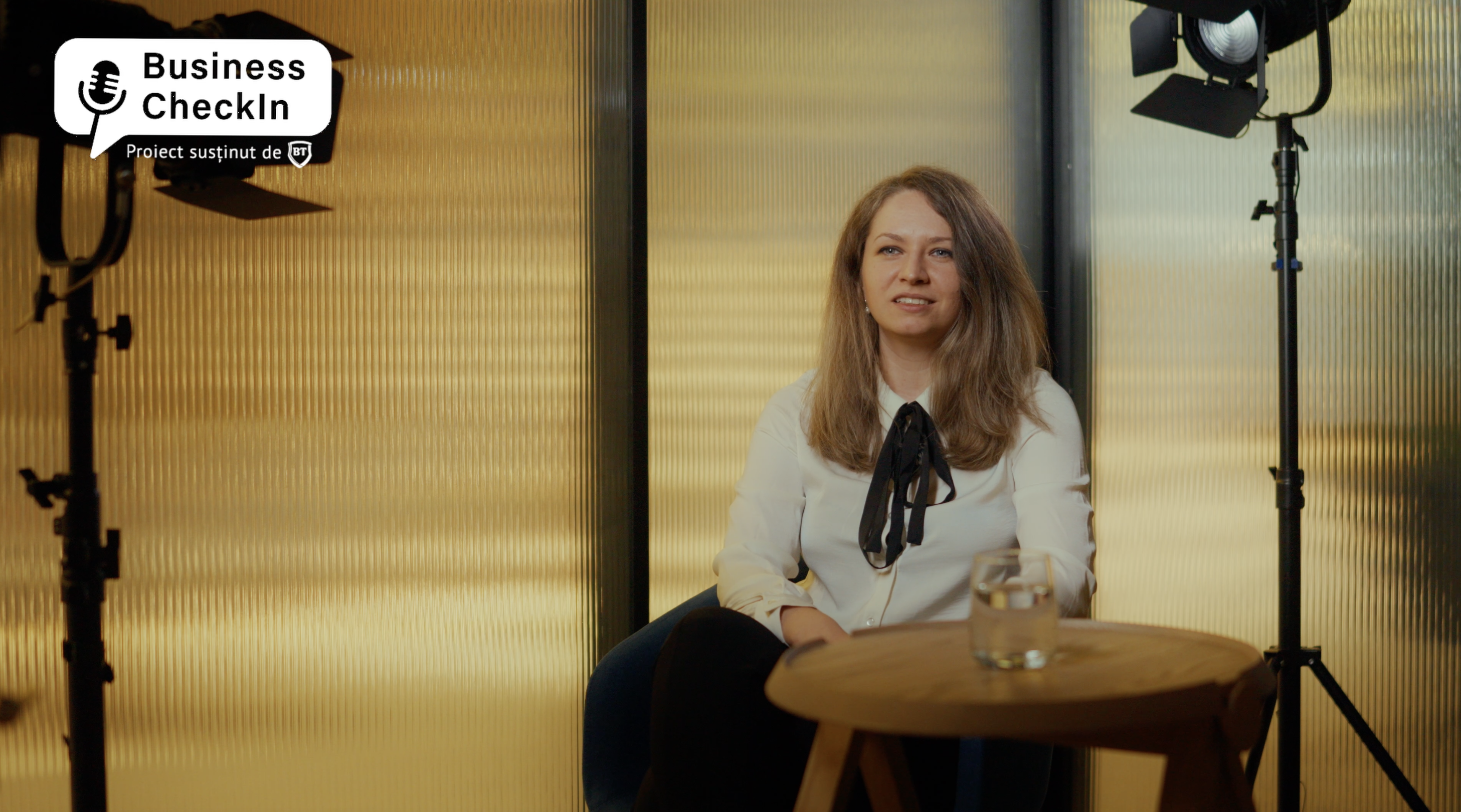StartupCafe.ro: Business CheckIn. Ana-Maria era încă studentă când a pornit propria ei afacere. „Acum suntem la peste 2000 de proiecte”