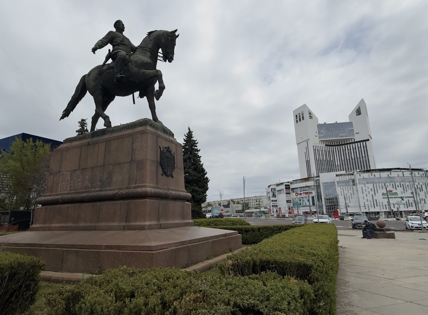 „Banditul” sovietic cu statuie în centrul Chișinăului. Autor