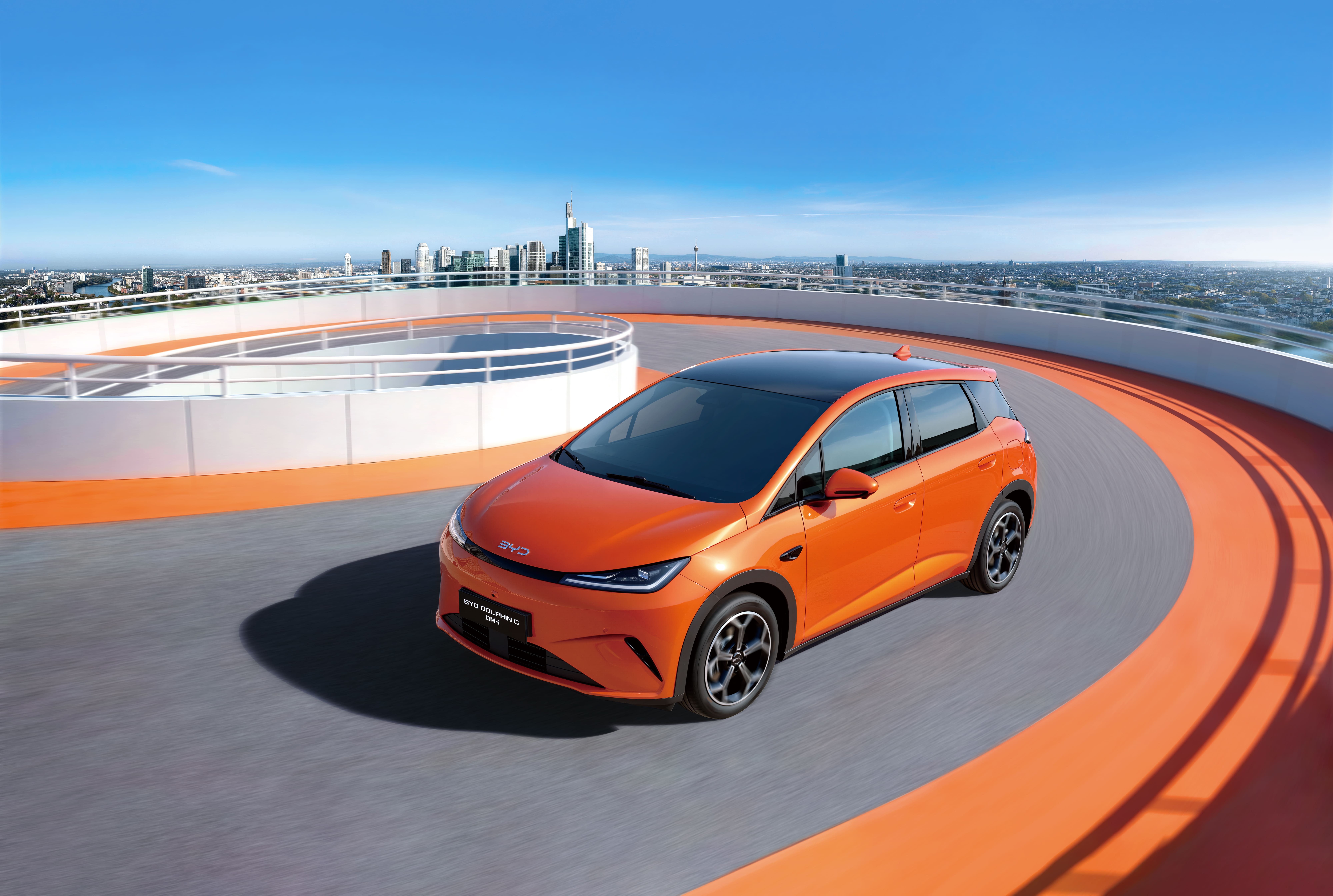 BYD Dolphin G DM-i a ajuns la București și promite peste 1.000 km cu un singur plin
