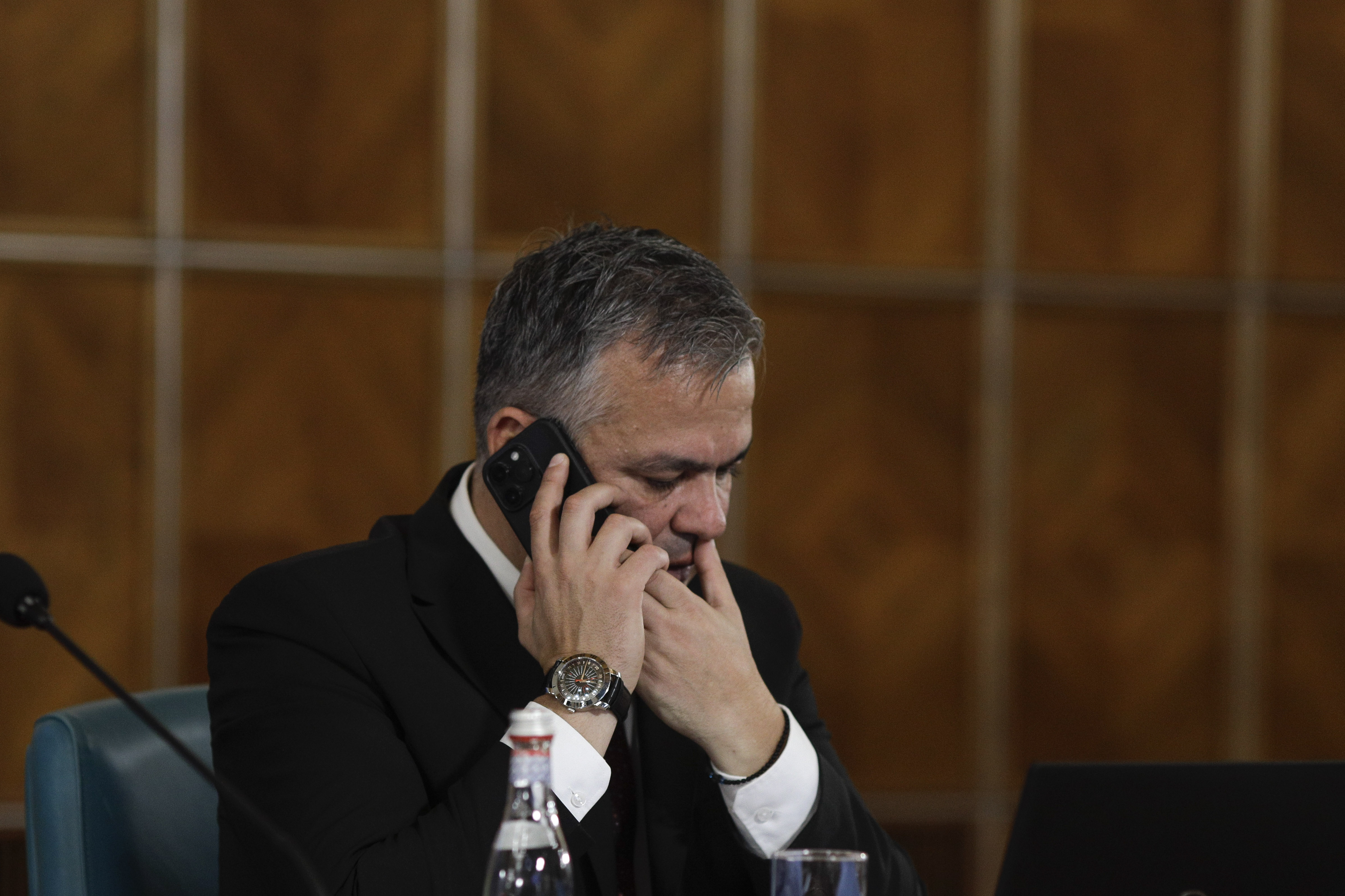 Veştea spune că Nicușor Dan și Eugen Tomac „l-au asigurat că, de fapt, există o majoritate” când a fost întrebat de voturile din Parlament necesare învestirii