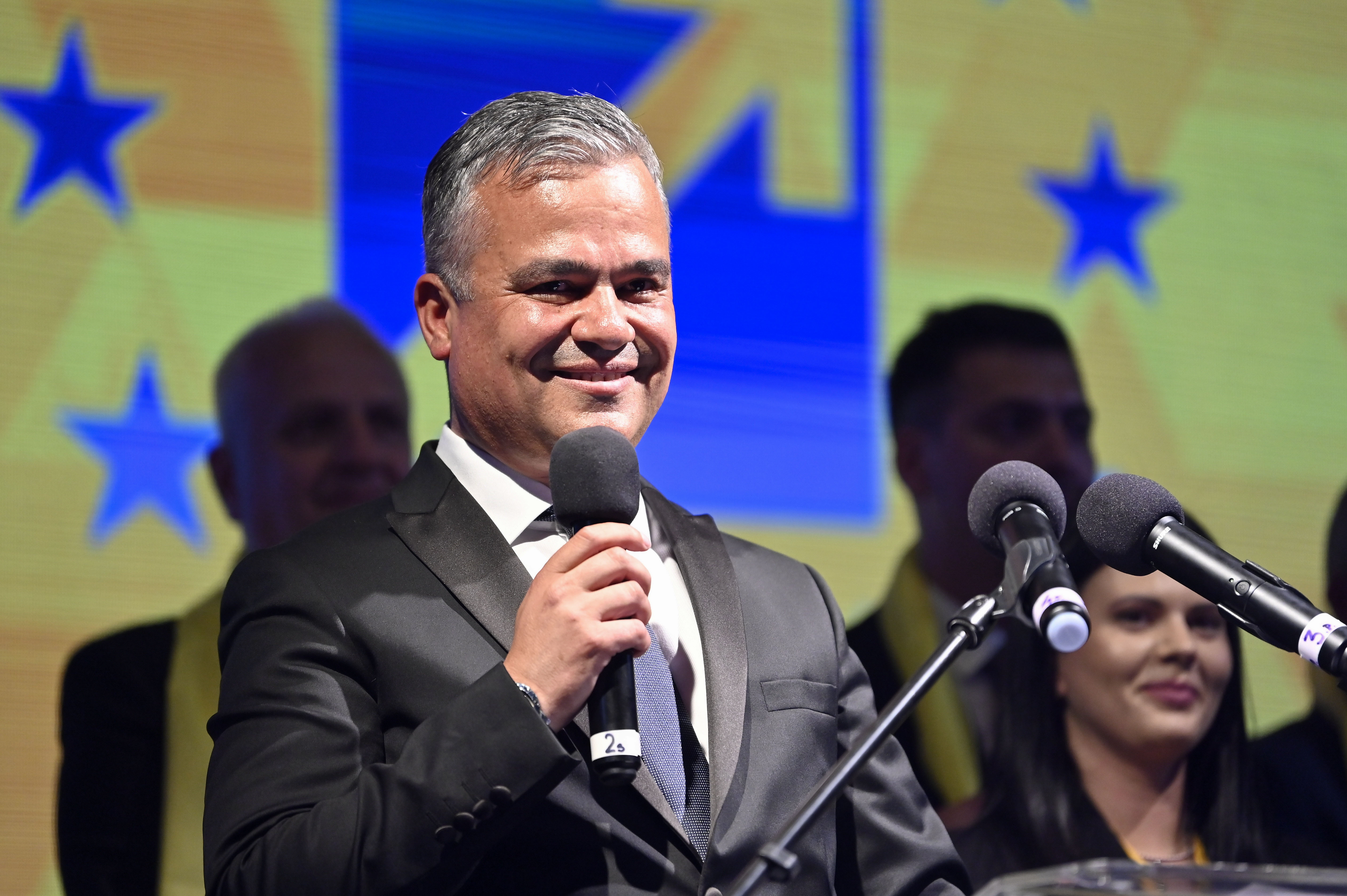 Criza PNL: Veștea refuză să renunțe, Bolojan trage linie