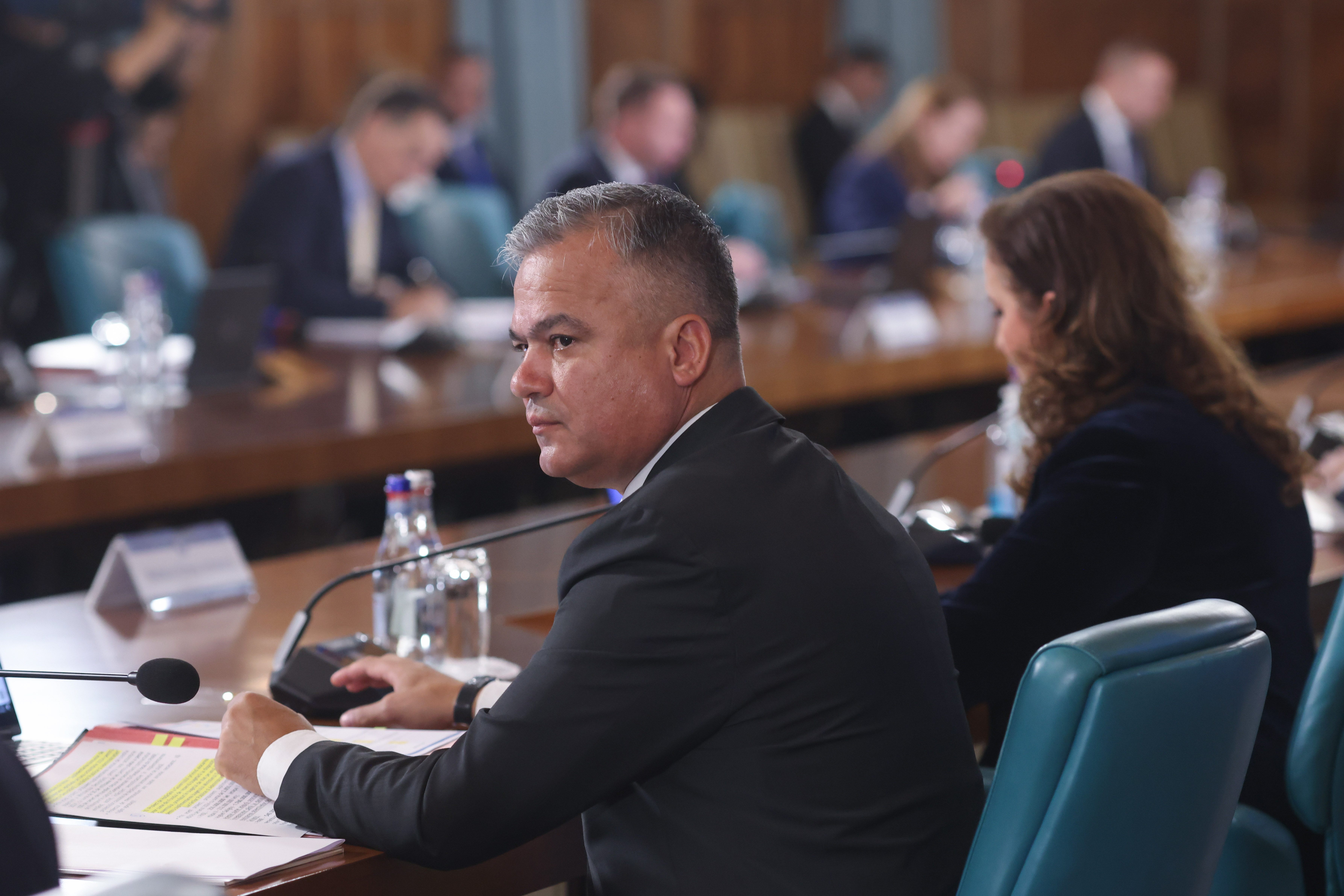 „Guvernul Veștea”. Chiar  în perioada Bacalaureatului, o întrebare: cum a ajuns un olimpic ca Nicușor Dan să facă echipă cu cel mai slab din clasă?