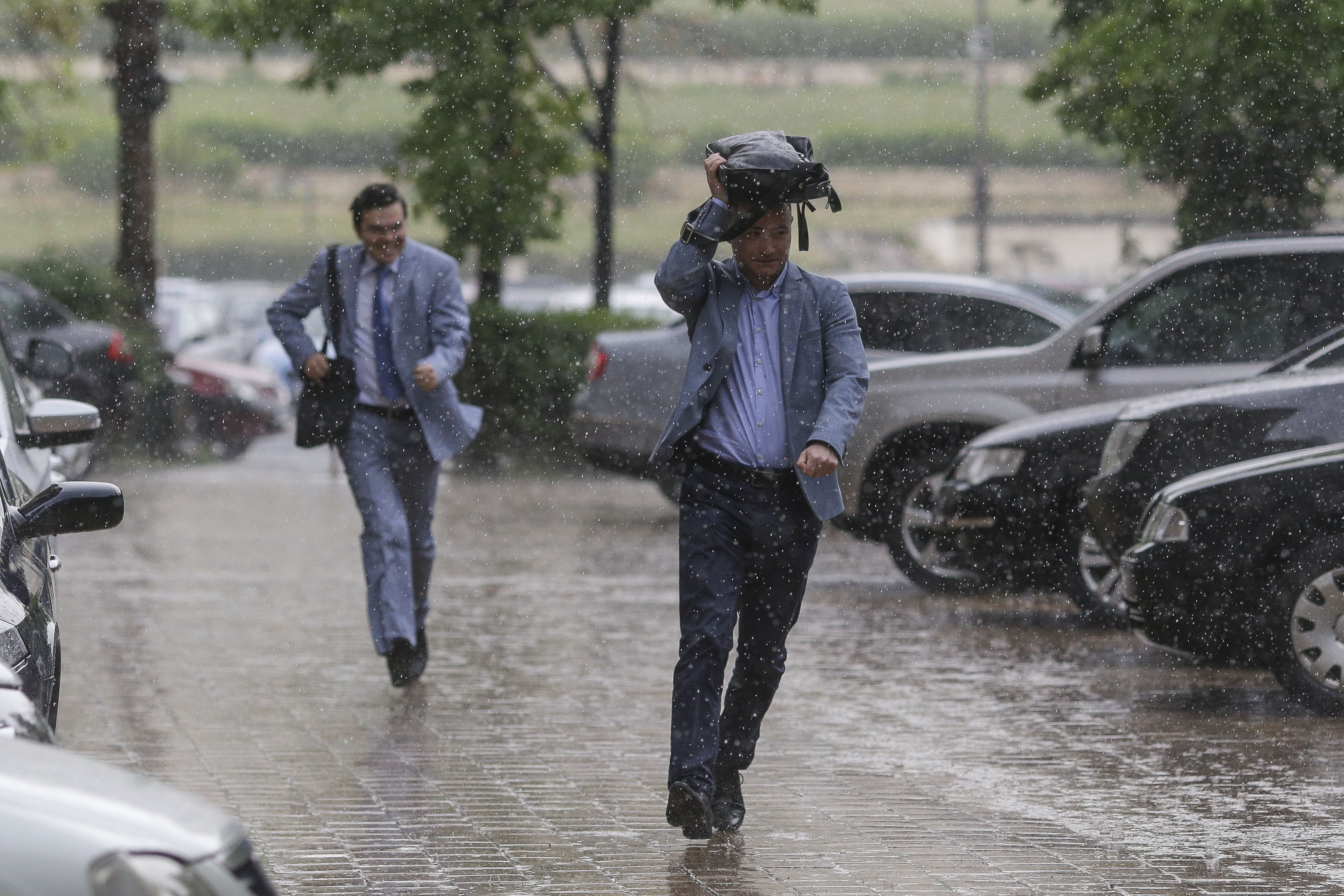 Alertă meteo cod roșu de furtuni pentru mai multe localități din Tulcea