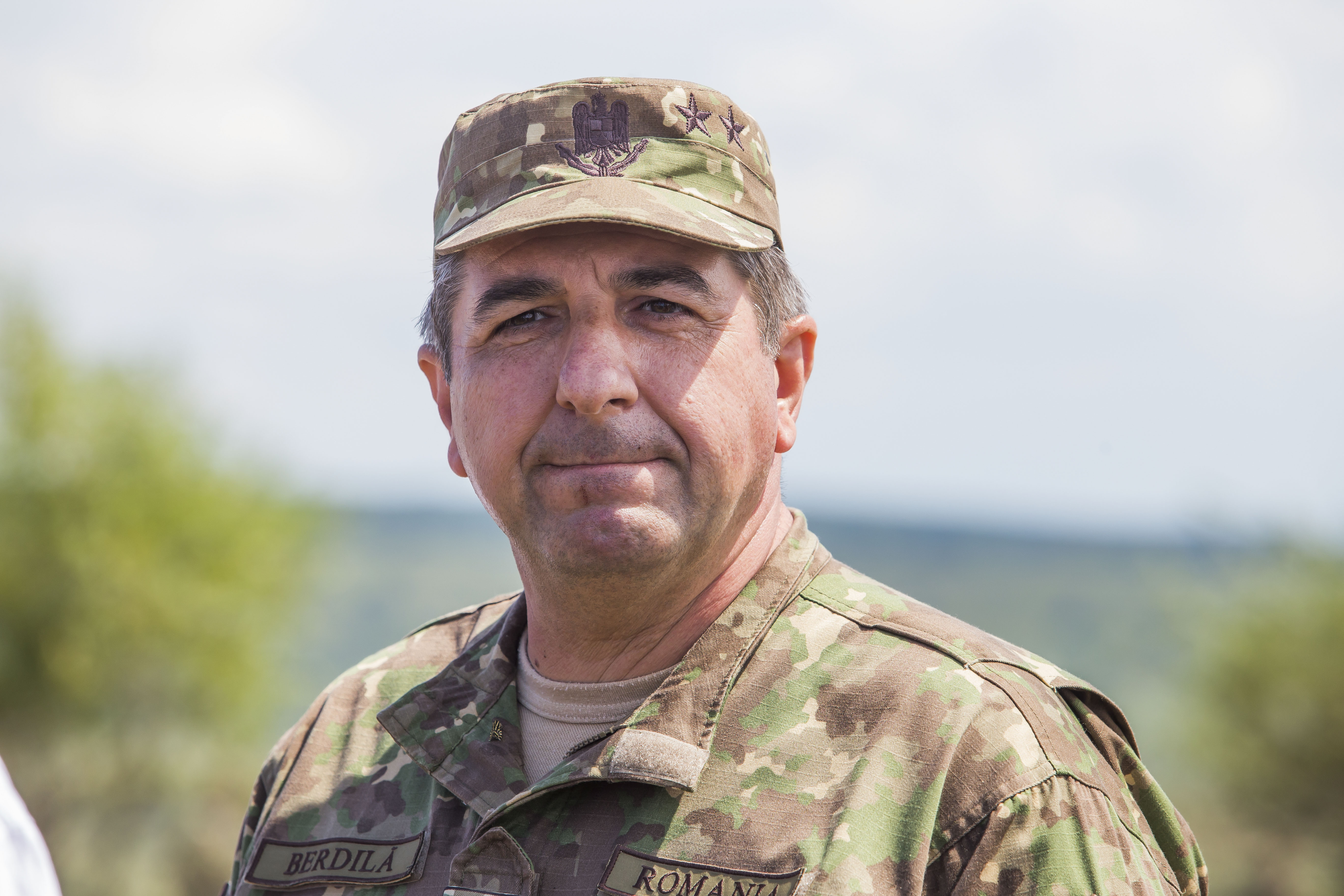 Cine e celălalt general din dosarul în care șeful Armatei, Gheorghiță Vlad, este vizat de DNA. A luptat în Irak și Afganistan, diplome în SUA, decorat de Iohannis