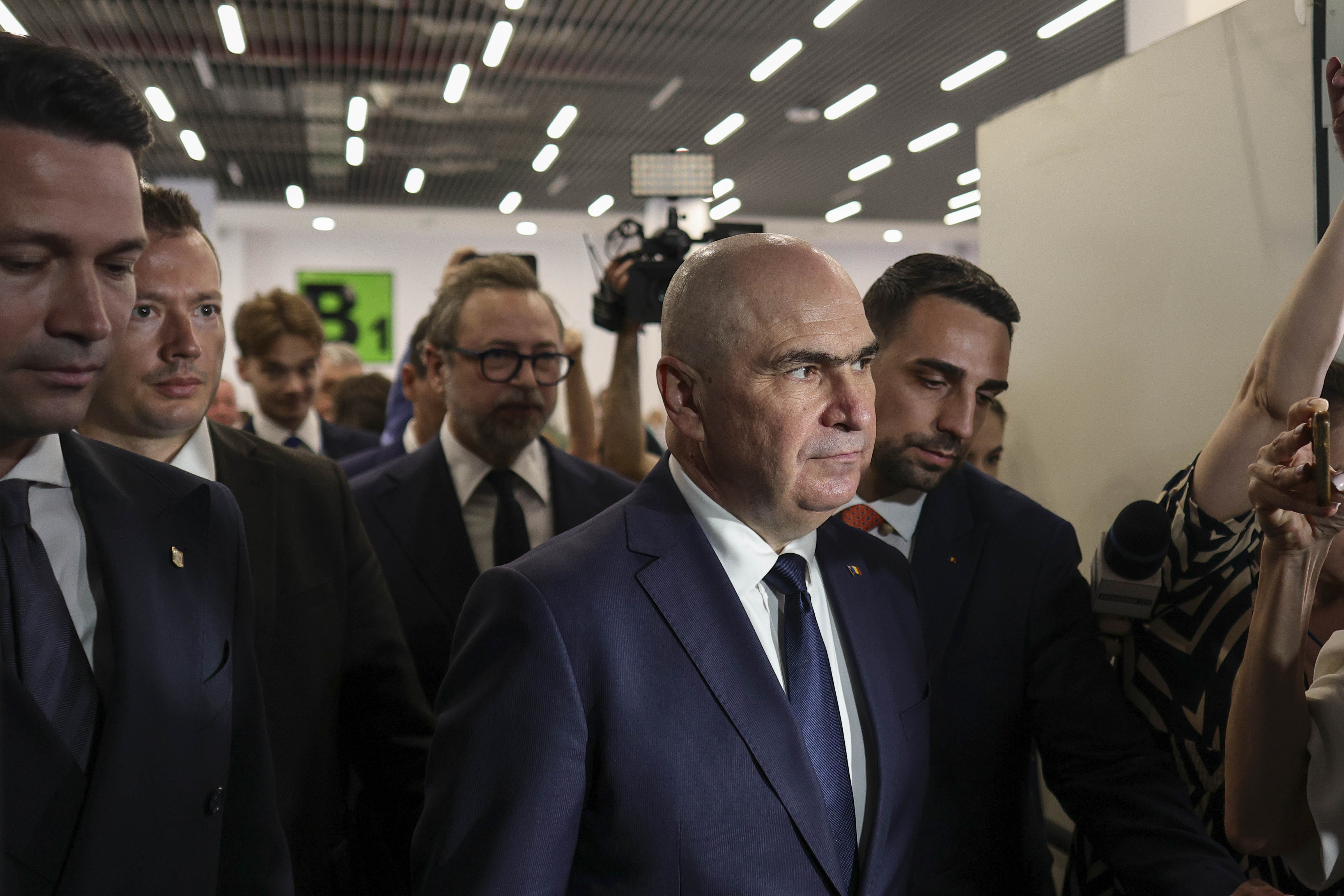 Bolojan propune două guverne minoritare și un pact național