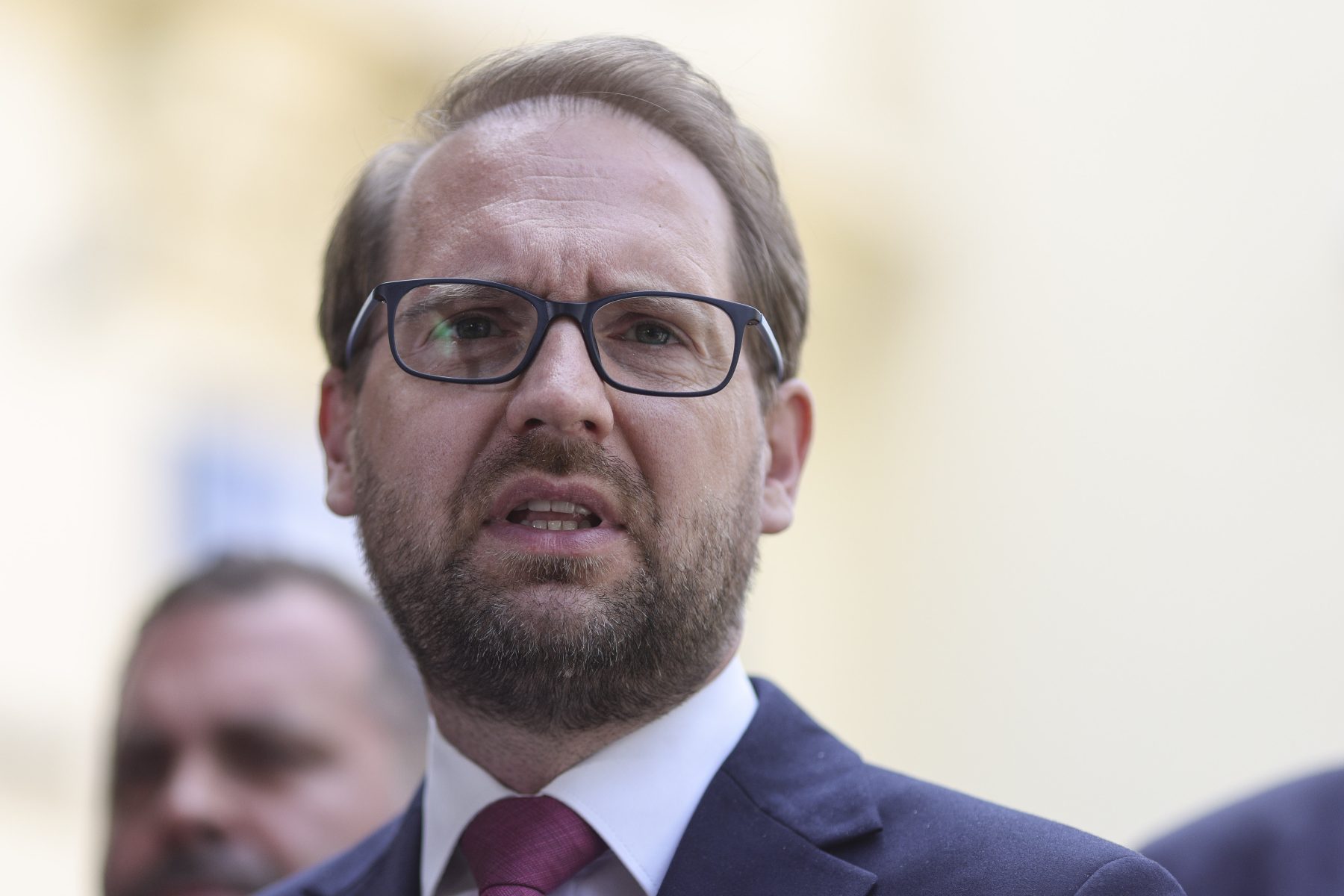 PRO ȘI CONTRA: Doi foști judecători CCR se contrazic pe amendamentul propus de PSD la legea ANI. „Nu e în regulă, îi dă afară pe toți «Fritzii»”, spune unul dintre ei