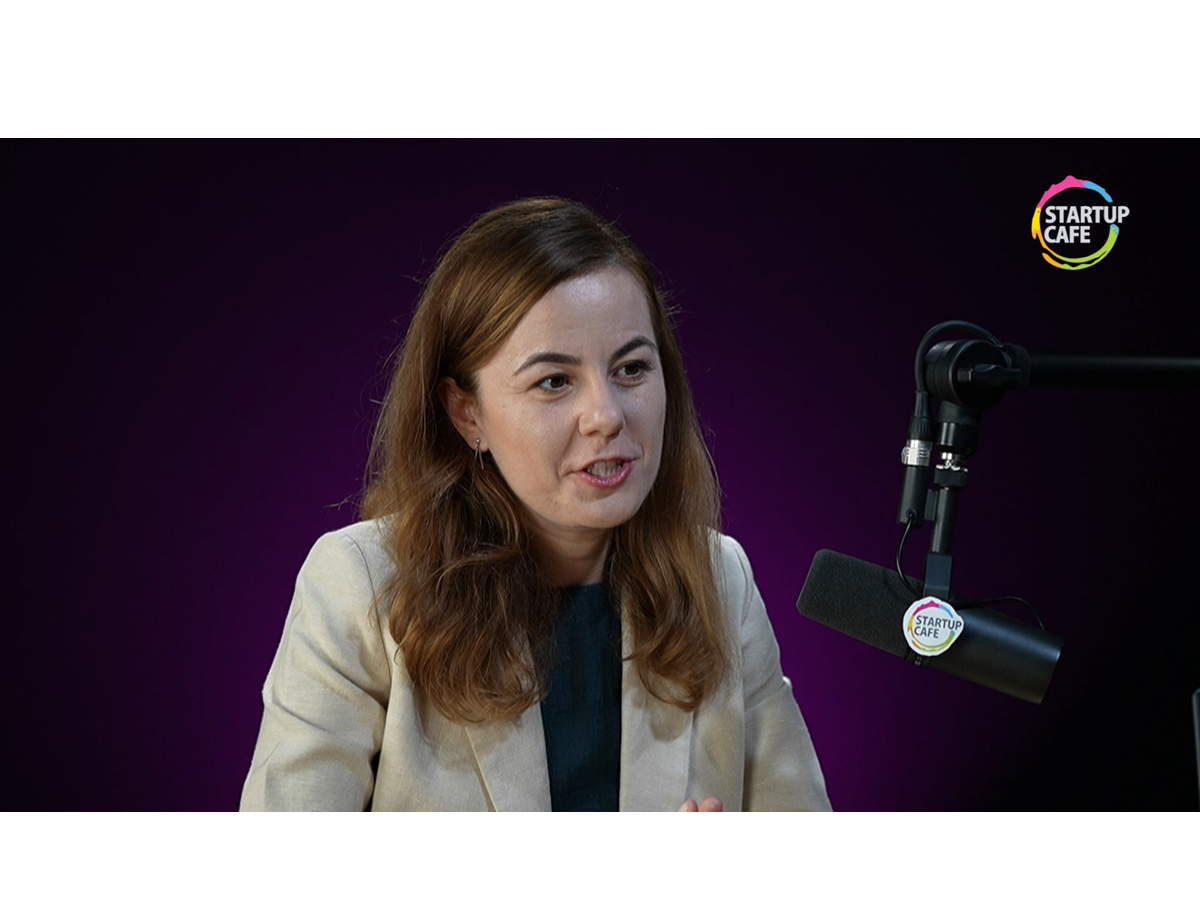 VIDEO „În momentul în care prioritizăm volumul, relația și puterea brandului se vor eroda”. AI-ul trebuie folosit cu atenție în marketing, în opinia unei fondatoare de agenție