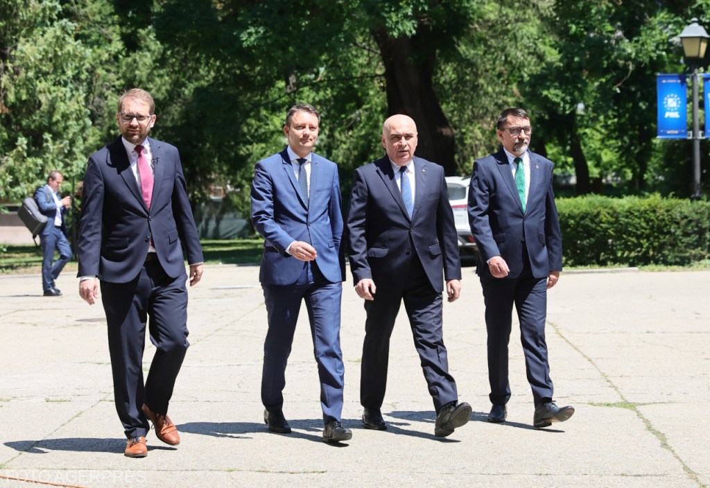 Poza pentru articolul LIVE Blocaj în negocierile pentru guvern. Desemnarea premierului se amână. Val de acuzații între PNL și PSD/ Toate reacțiile de pe scena politică