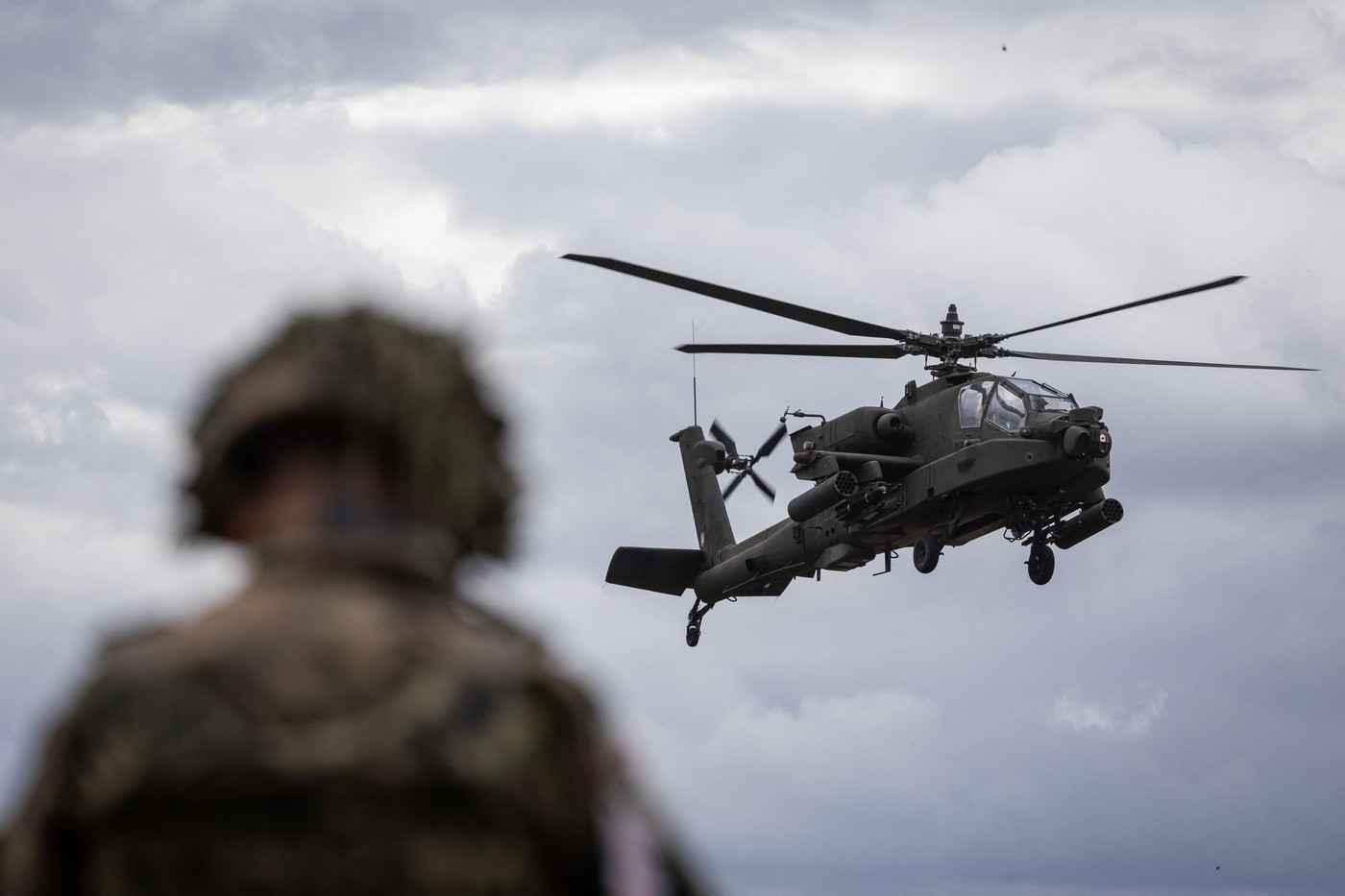 Elicopter de luptă Apache al armatei SUA, prăbușit în apropi