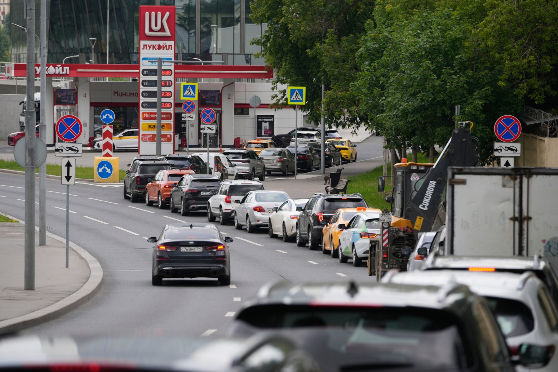 Criza de combustibil în Rusia: Poliția, mobilizată la benzinării
