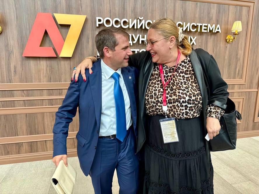 Diana Șoșoacă, fotografii în Rusia cu oligarhul fugar Ilan Șor. Ce afirmă de la „Davosul lui Putin”
