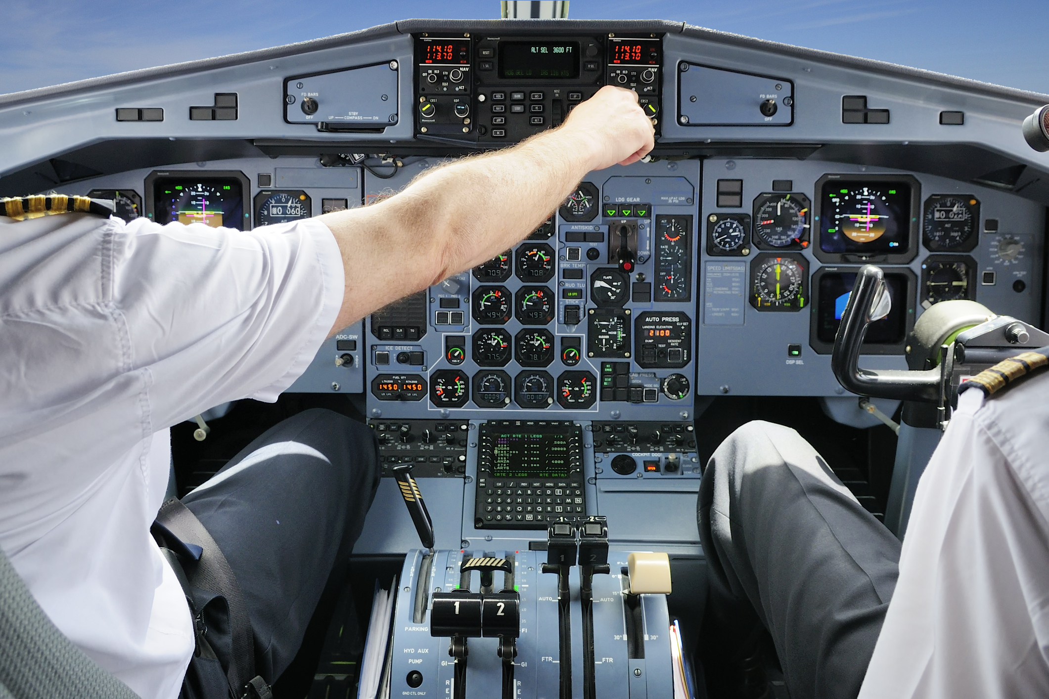 Un pilot e acuzat că a zburat 17 ani, fără să aibă