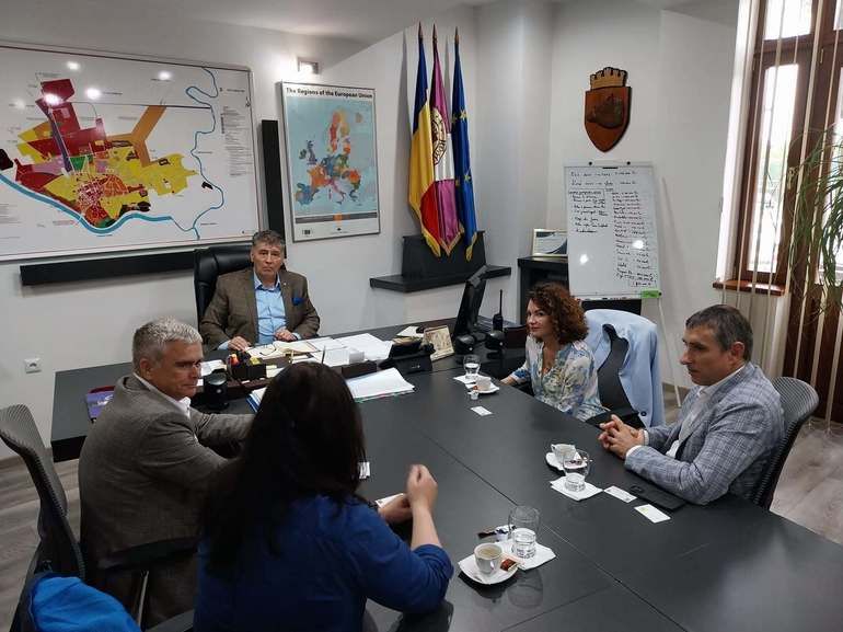 FOTO Fabrică repornită în România de miliardarul Victor Pinchuk, al doilea cel mai bogat ucrainean. Interpipe vrea să crească producția la Roman și să recruteze personal suplimentar
