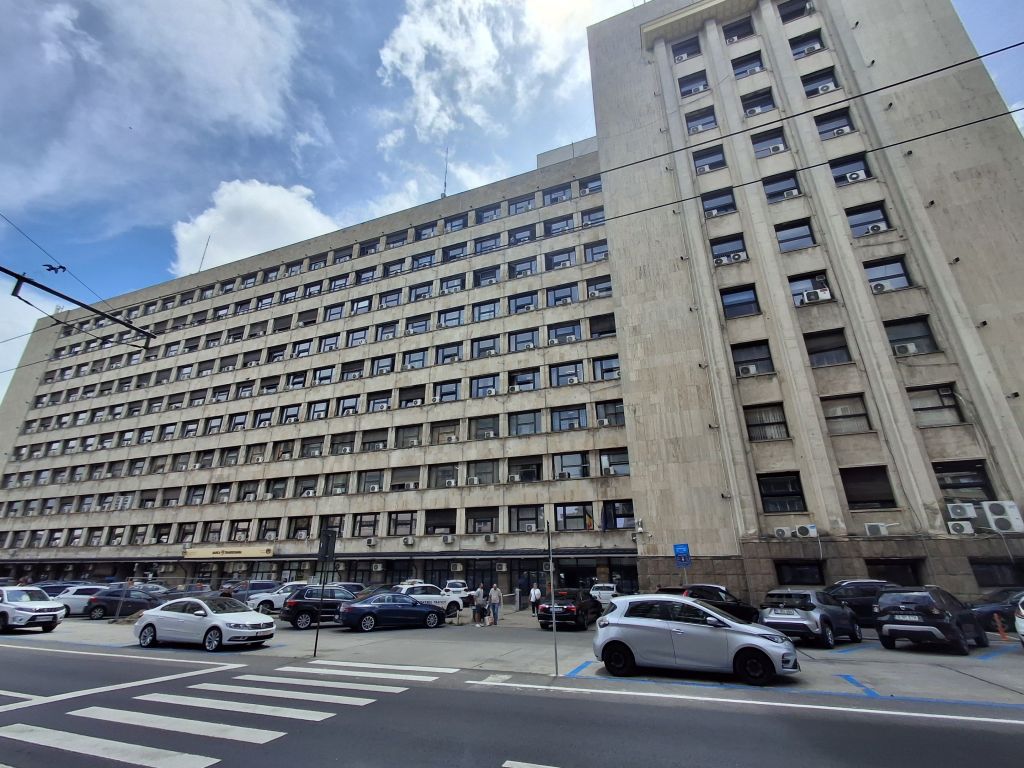 Directoarea cu „atelier de ciocolată” în sediul instituției a fost demisă. Ministrul Transporturilor trimite și Corpul de Control