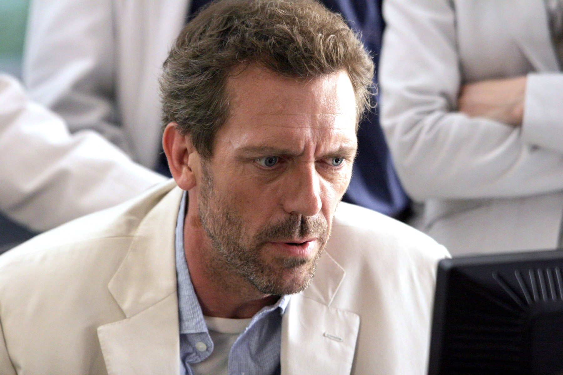 Hugh Laurie sare în apărarea serialului „Doctor Ho