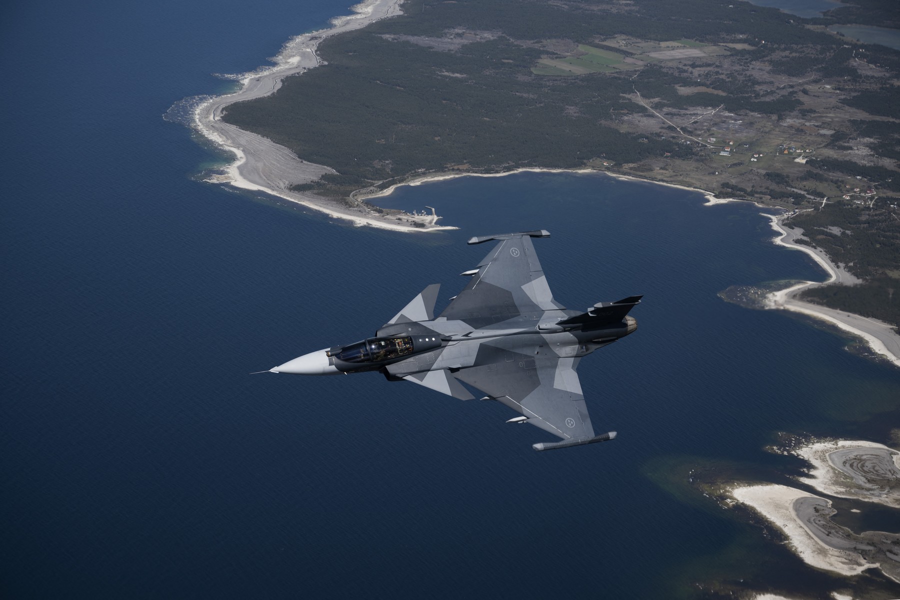 Momentul adevărului pentru avioanele de vânătoare suedeze Gripen, în Ucraina. Modelul numit cândva „cel mai scump cultivator de sol din lume” are totuși un avantaj fundamental