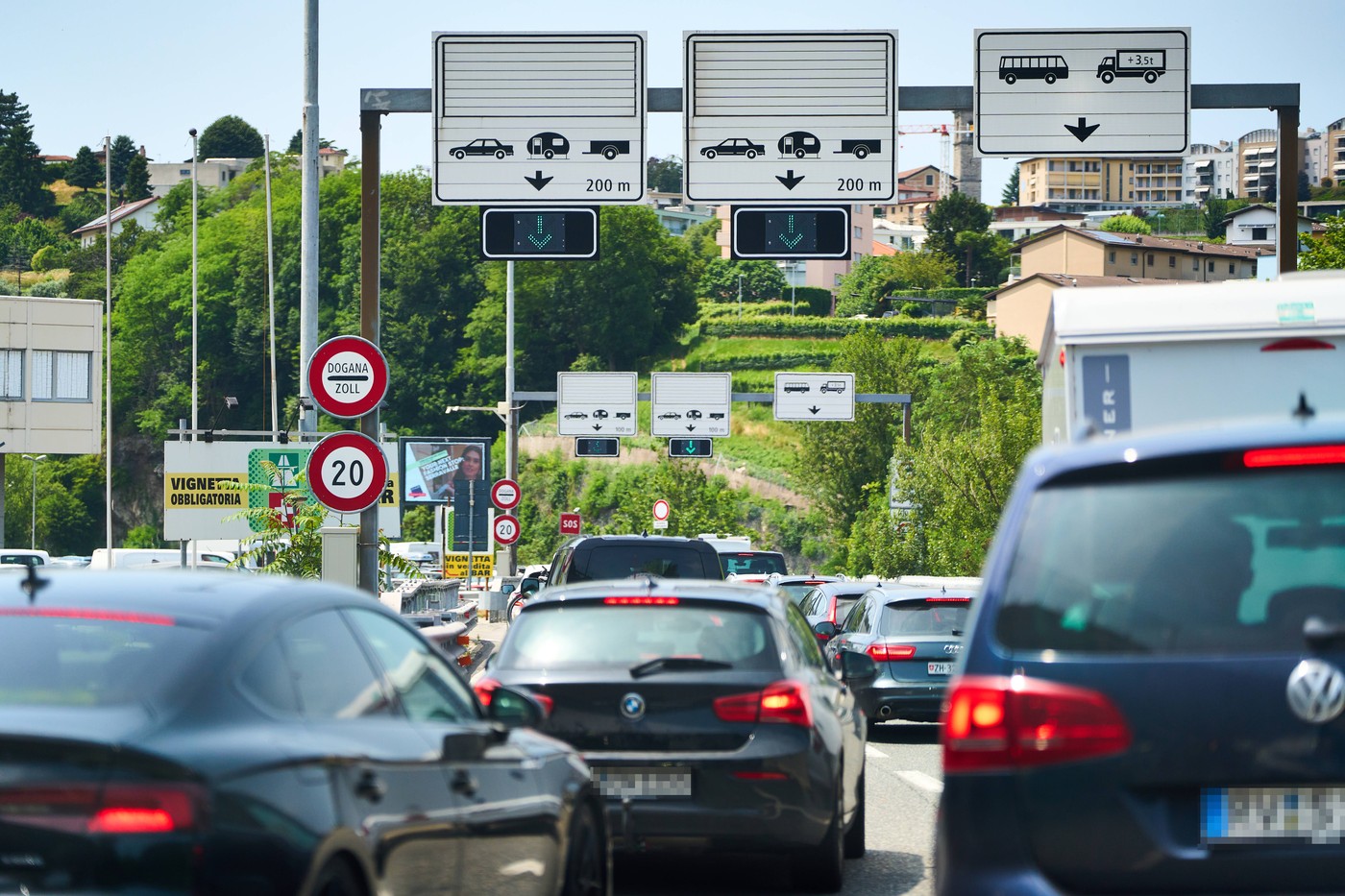 Șoferii blocați în trafic din cauza lucrărilor rutiere vor primi înapoi taxa auto în Italia