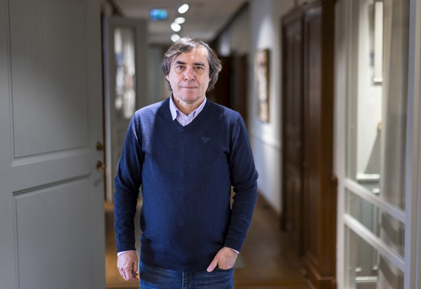 O carte care te faci să țipi sau să strigi „ajutor!”. Iar ea e scrisă de un autor român