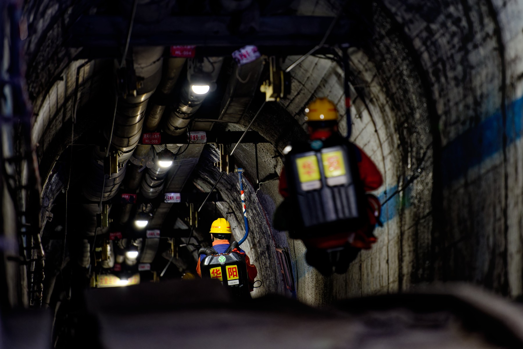 Tuneluri secrete și muncitori la negru. Cum a reapărut coșmarul minelor în China modernă
