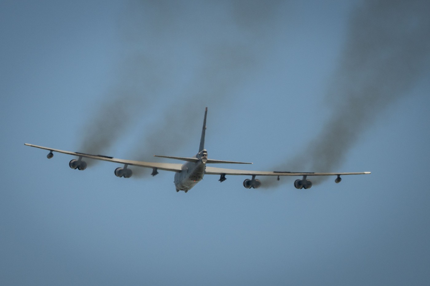 a prăbușit în California, în aceeași zi în care Rusia a pierdut o aeronavă similară