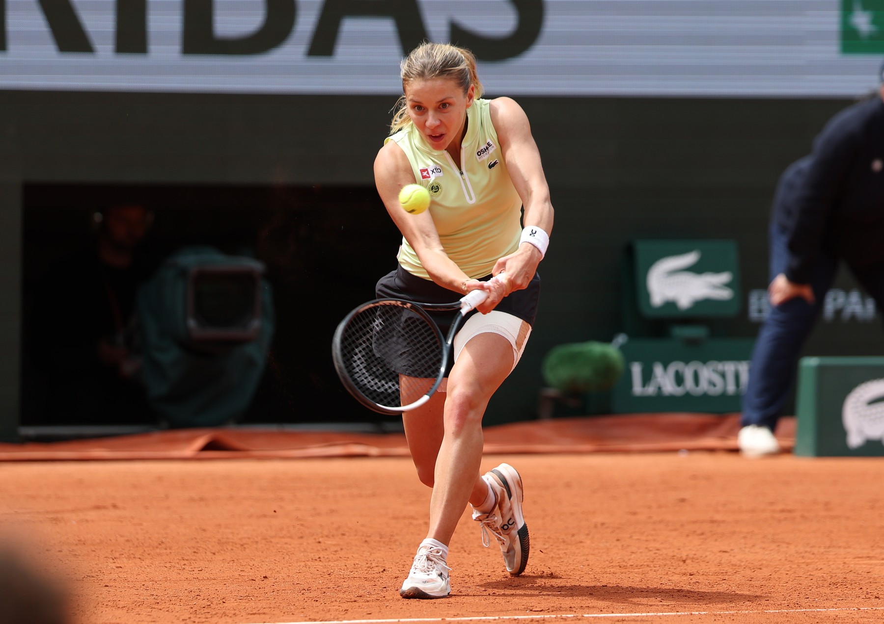 O nouă supriză uriașă la Roland Garros: Jucătoarea venită din calificări e doar la un pas de marea finală