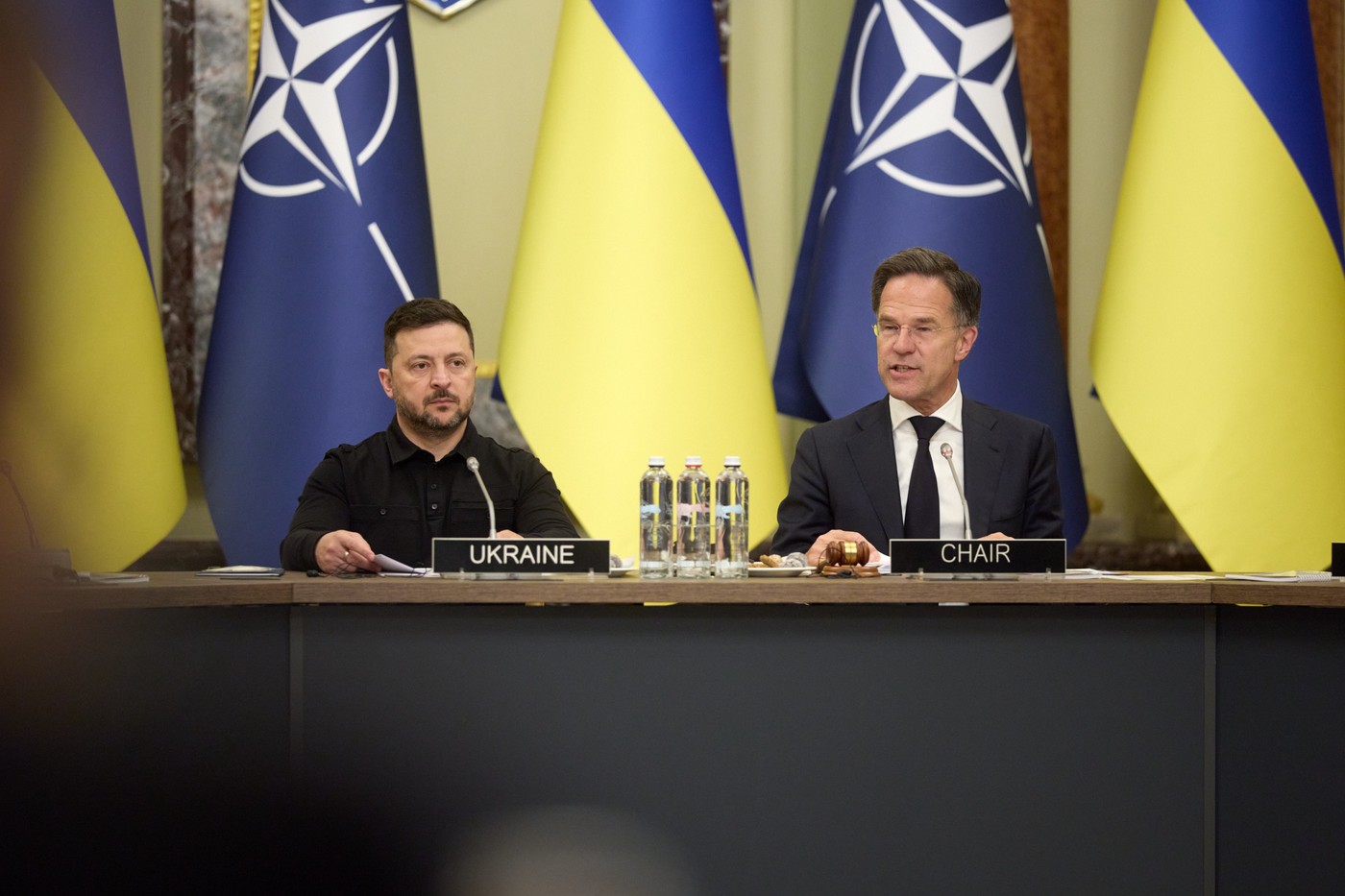 Ucraina va intensifica atacurile și poate încheia războiul „pe picior egal cu rușii”, spune Zelenski după întâlnirea cu șeful NATO