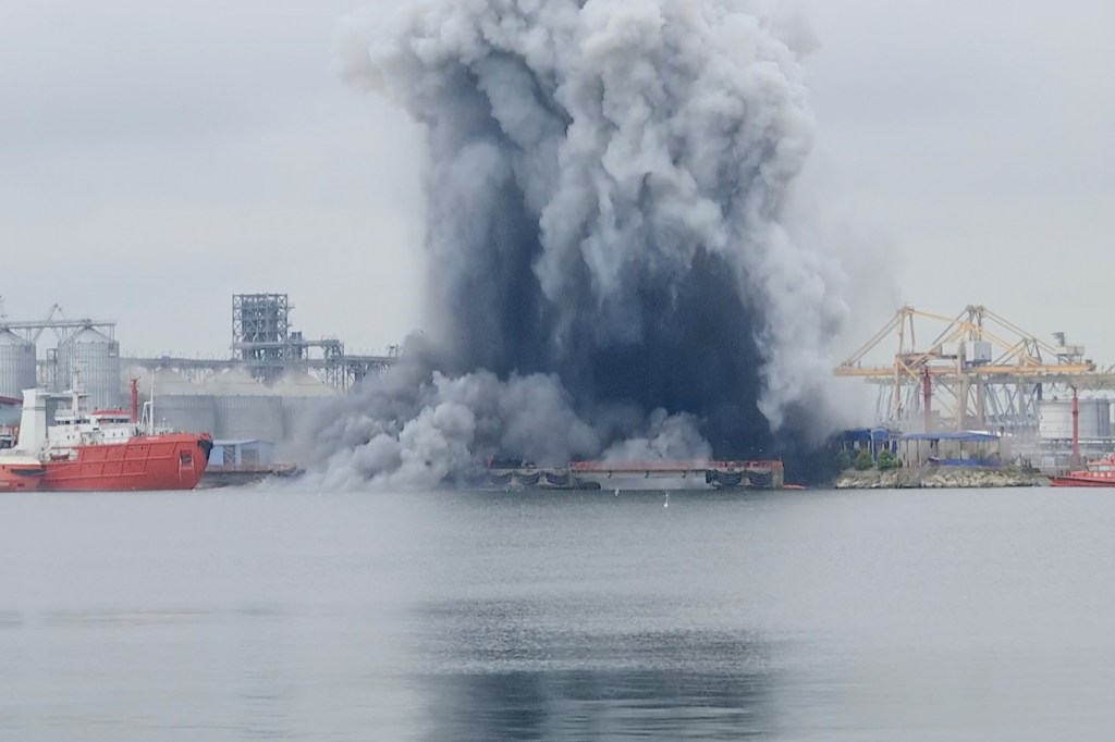 Explozia unei drone în Portul Constanța, 5 iunie 2026. Foto: OBSERVATOR ANTENA 1 / AP / Profimedia