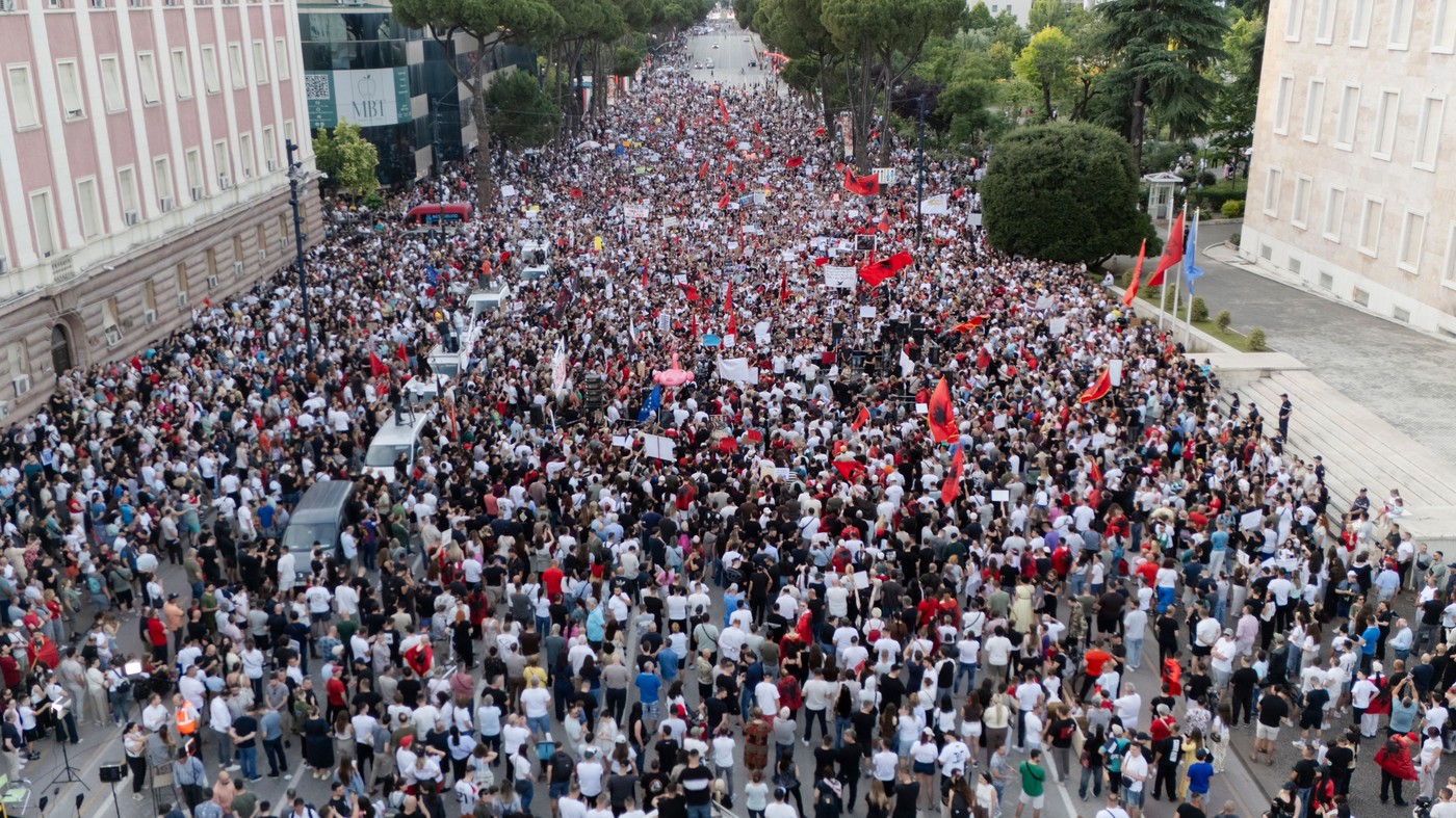 Proteste în serie față de proiectul imobiliar al ginerelui l
