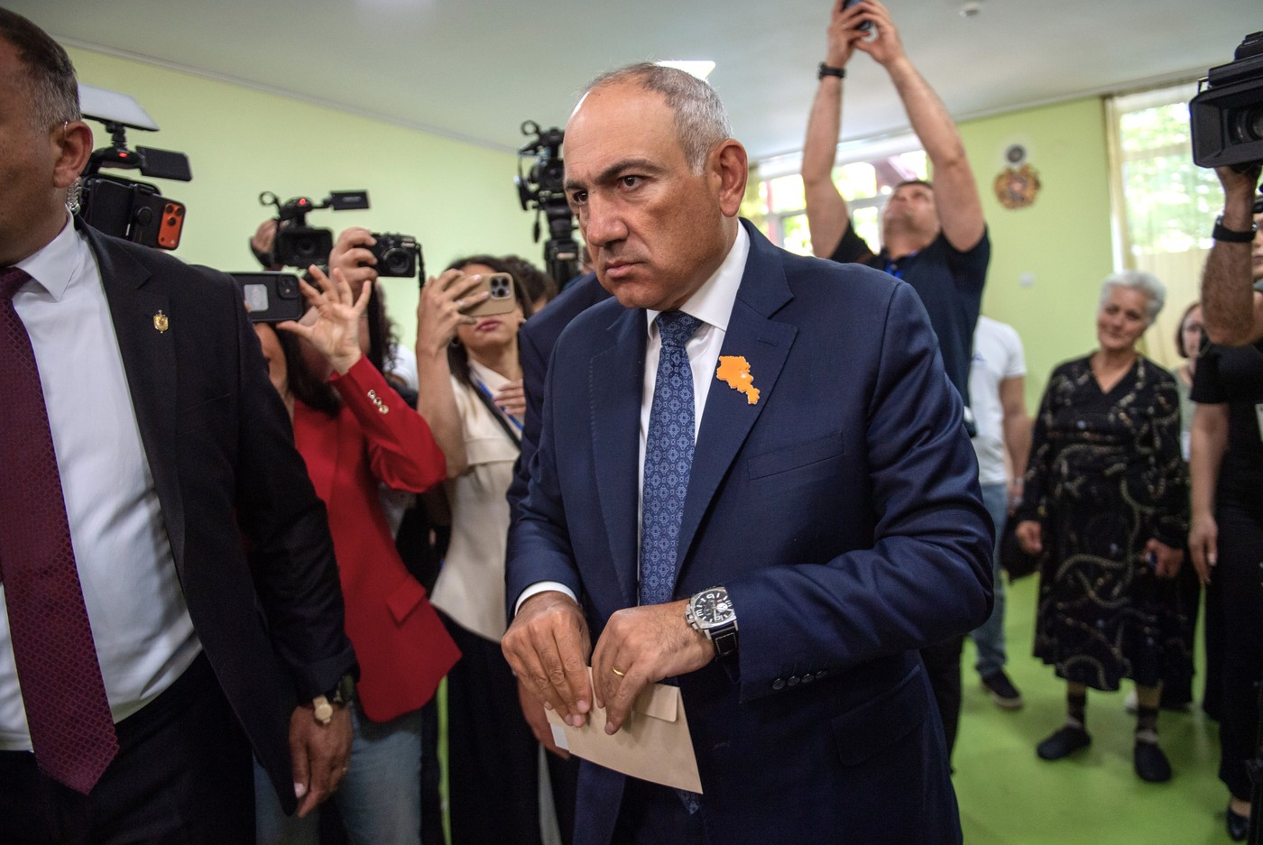 Prezență mare în alegerile din țara care trebuie să opteze î