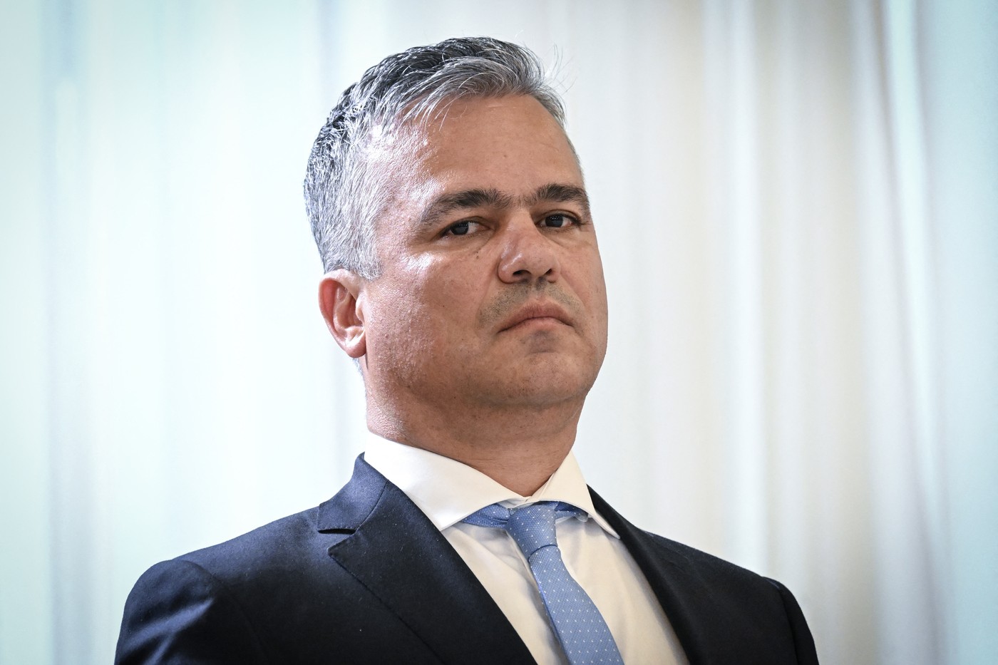 Guvernul Veștea: Vot decisiv în Parlament, negocieri intense
