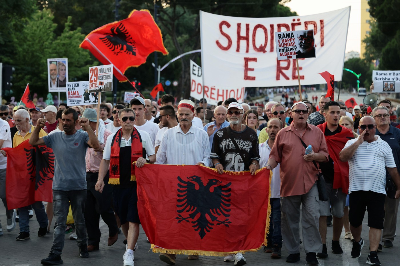 Sancționare mai dură a protestatarilor din Albania. Guvernul de la Tirana vrea să înăsprească legislația