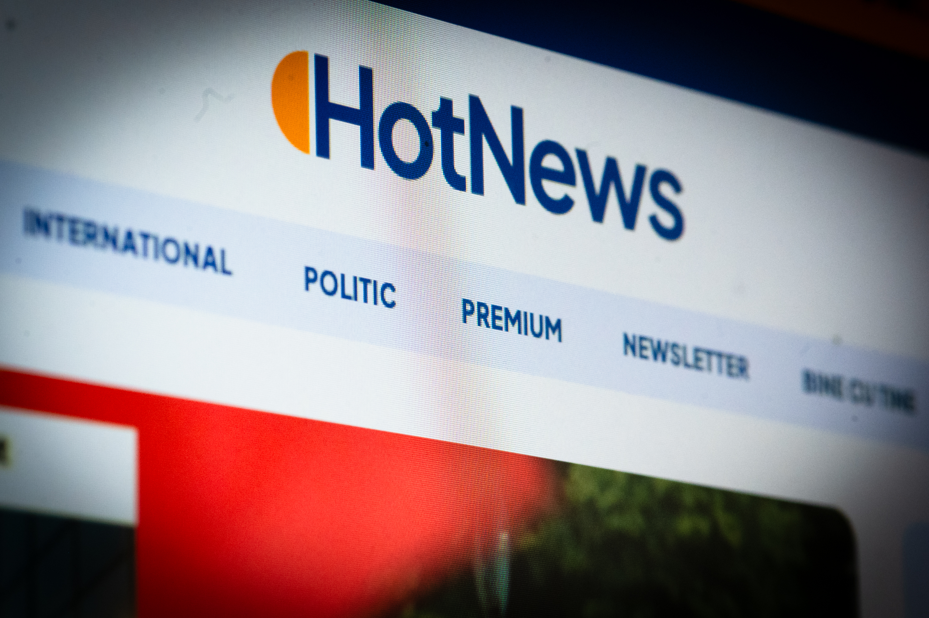 Trei jurnaliști noi s-au alăturat redacției HotNews, extinzând echipa de investigații, politic și cultură culinară