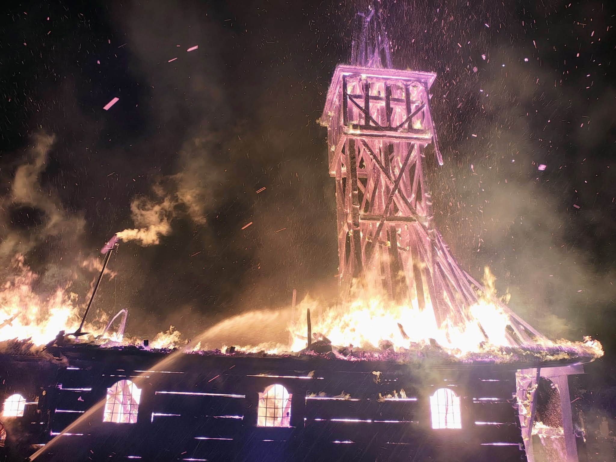 Incendiu puternic la biserica de lemn din Poșta, Maramureș