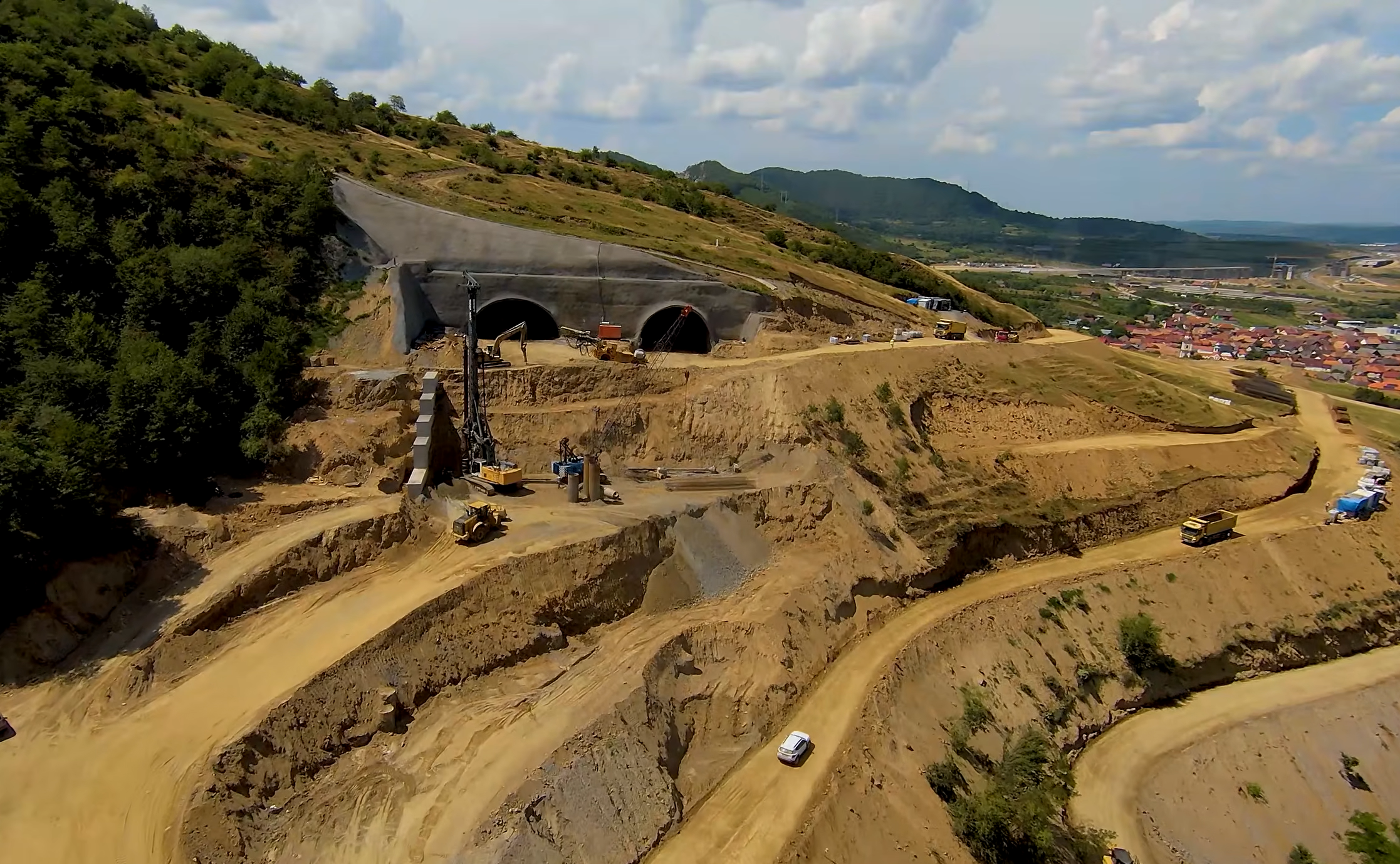 Tunel nou străpuns pe autostrada Sibiu - Pitești, lucrările progresând pe Valea Oltului