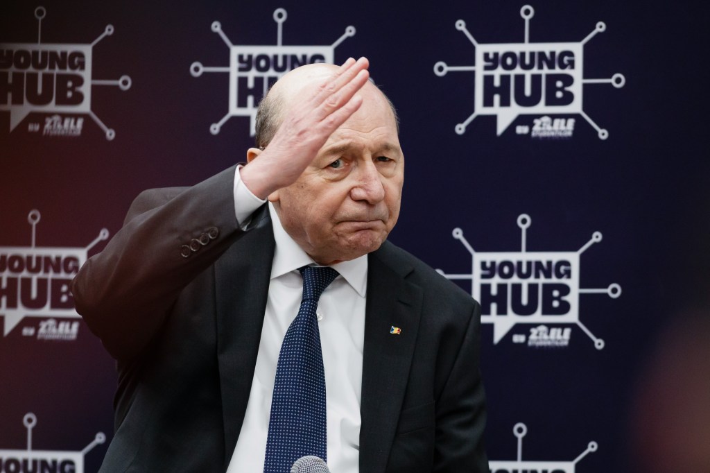 Traian Băsescu are o soluție pentru depășirea crizei politice și îl acuză pe Nicușor Dan că este „în afara Constituției”