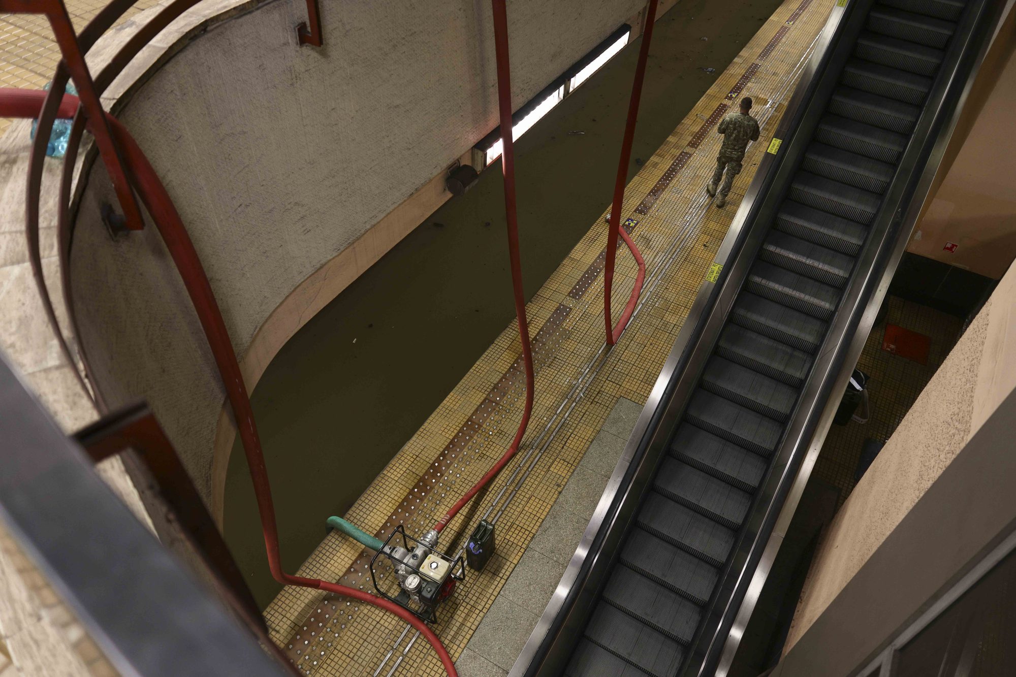 Anchetă epidemiologică în cazul de legioneloză confirmat la o angajată Metrorex. INSP spune că femeia nu a fost expusă la apa din stația Piața Victoriei 2